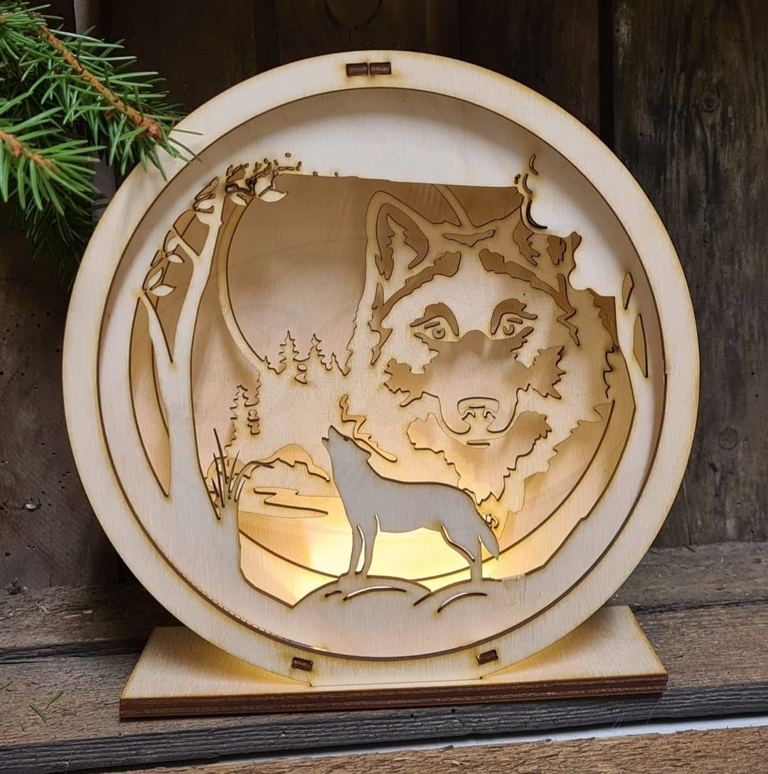Lampe mit Wolfmotiv